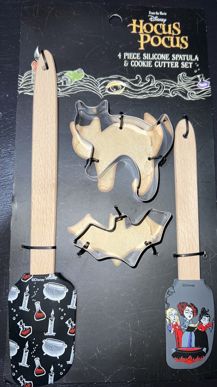 New Disney HOCUS POCUS 4 Piece Silicone Spatula & Cookie Cutter Set Halloween